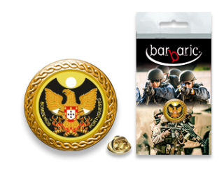 Pin Barbaric oro. borde biselado. D:20mm
