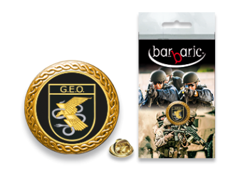 Pin Barbaric oro. borde biselado. D:20mm