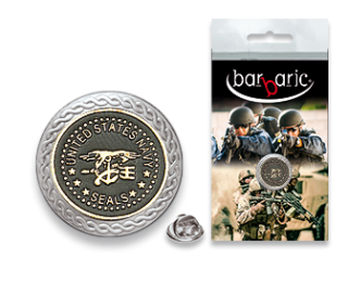 Pin Barbaric plata. borde biselado.20mm