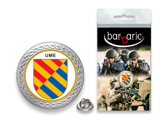 Pin Barbaric plata. borde biselado.20mm