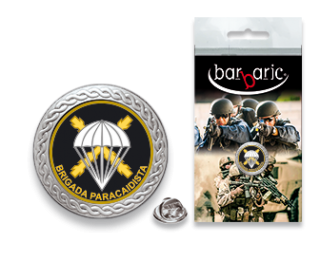 Pin Barbaric plata. borde biselado.20mm