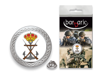 Pin Barbaric plata. borde biselado.20mm