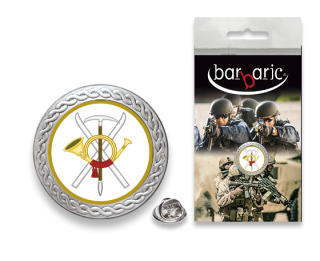 Pin Barbaric plata. borde biselado.20mm