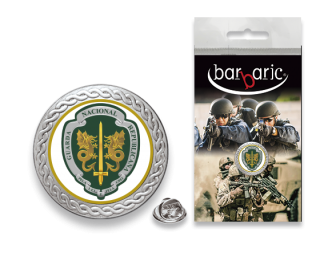 Pin Barbaric plata. borde biselado.20mm