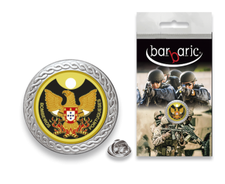 Pin Barbaric plata. borde biselado.20mm