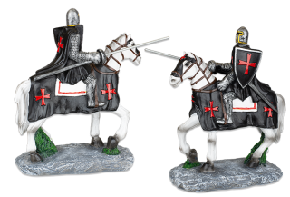 Caballo blanco Templario negro Lanza